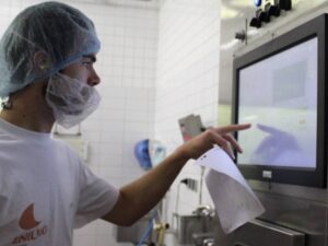 Une chaine de fabrication de yaourt animée par le CNIEL et les ENIL