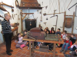 Atelier enfants Outils et matériel de fabrication de fromages