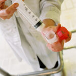 technicien laboratoire analyse piqure
