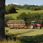 Tracteur matériel foin prairie