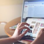 ipad-tablette ordinateur mains