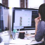 ordinateurs femme papier informatique