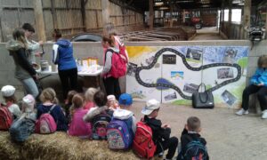 Atelier enfant dégustation stabulation ferme du bois des 12 deniers