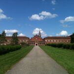Abbaye des Dombes batiment, façade, allée