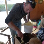 Eleveur, fabrication de beurre, enfants, transformation, ferme